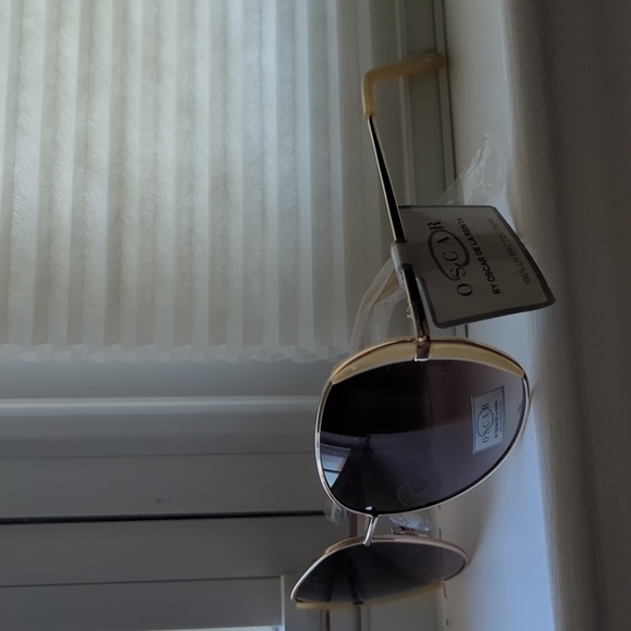 Oscar by Oscar De La Rental sunglasses - Picture 3 of 4